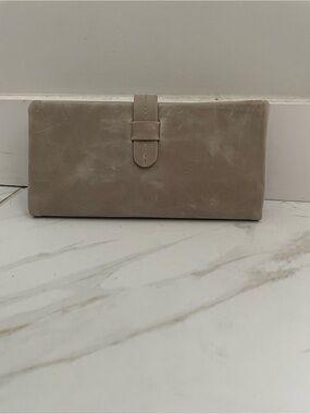 Classic Leather Clutch Wallet - Taupe